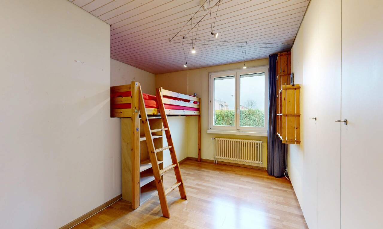 pièce vide avec radiateur, lumière naturelle, natural light, cloison sèche, et drywall