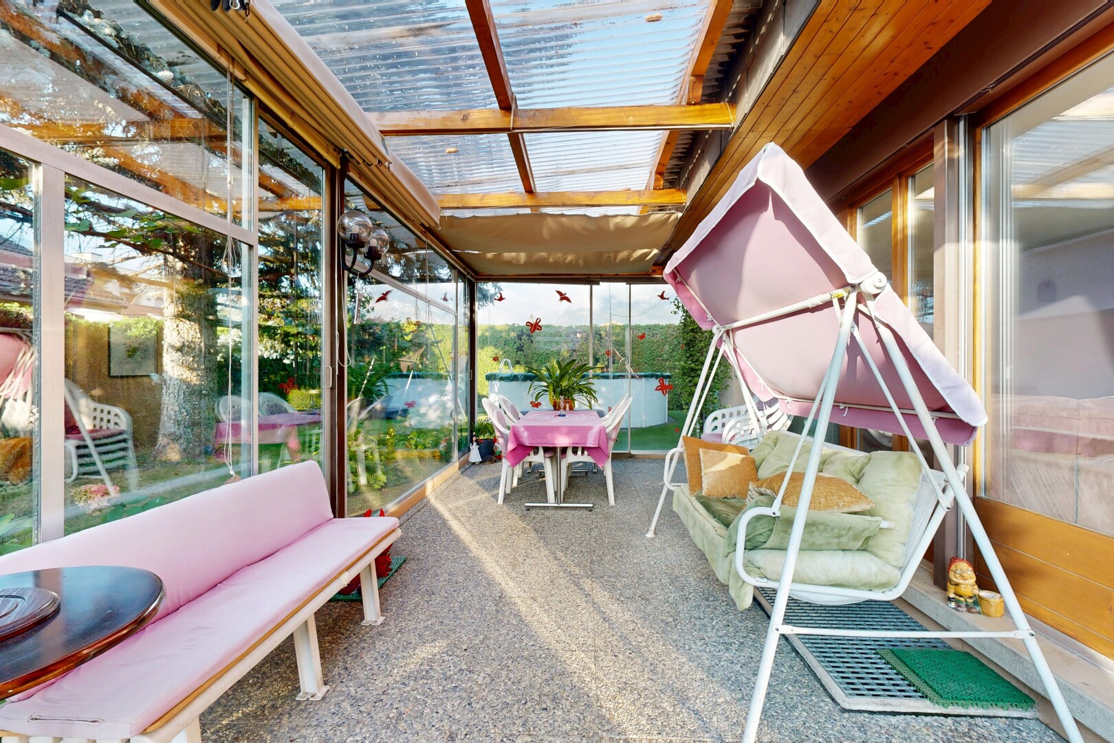 terrasse avec véranda, from property, et coin repas extérieur
