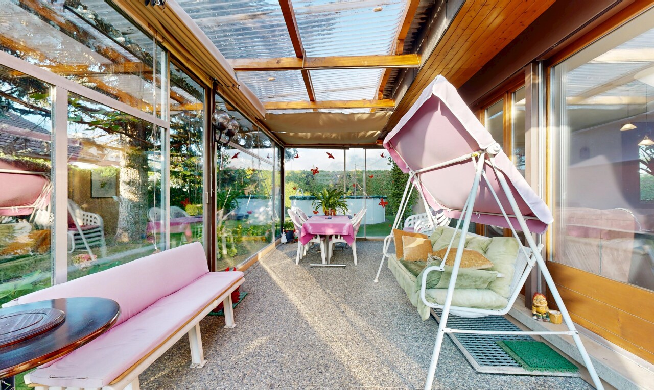 terrasse avec véranda, from property, et coin repas extérieur
