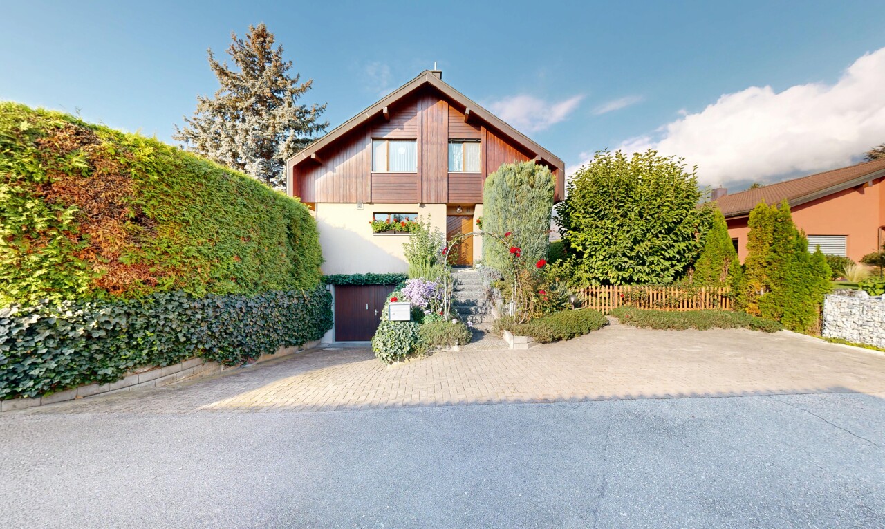 façade avec day time, property visible, et bardage vertical
