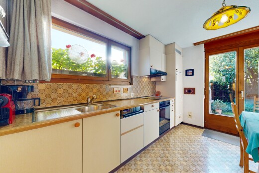 cuisine avec plans de travail, backsplash, dosseret, drywall, et cloison sèche