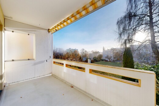 terrasse mit balkon und from property