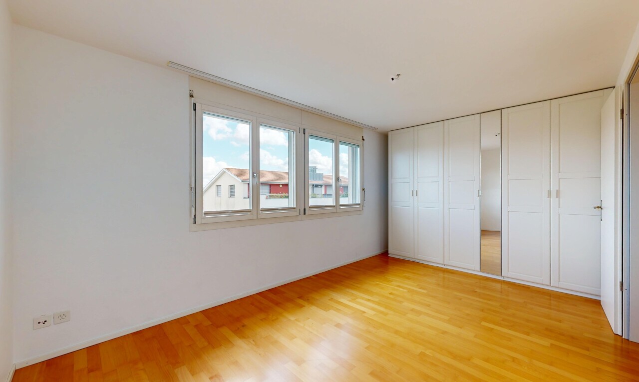 unfurnished room featuring light wood-style flooring
