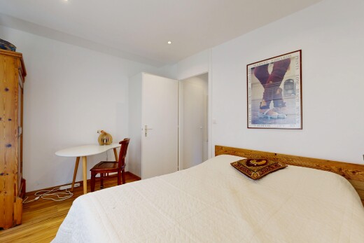 room / bedroom featuring recessed lighting and light wood finished floors