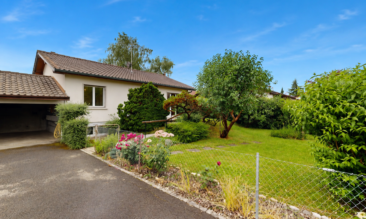 view of home featuring stucco siding and a garage