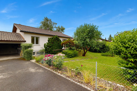 view of home featuring stucco siding and a garage