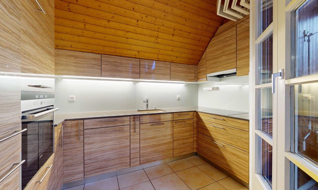 küche mit inside property, ofen, schränke mit flachen paneelen, fliesenboden, und tile floor