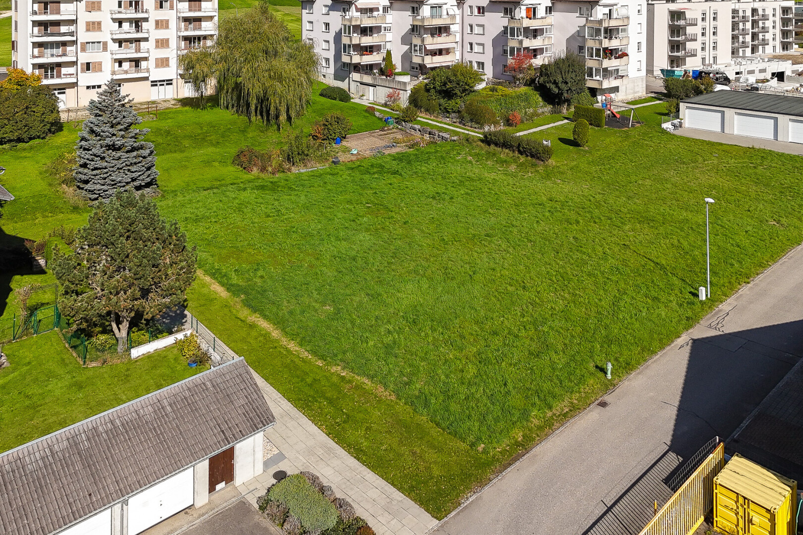 view of apartment building / complex