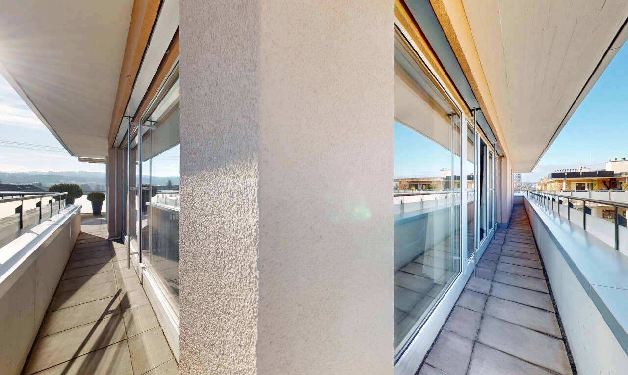balcon avec balcon, from property, et day time