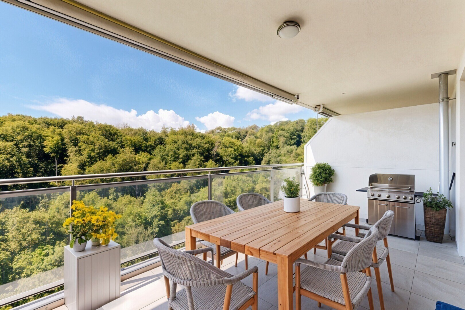 terrasse avec forest view, vue sur la forêt, from property, et day time