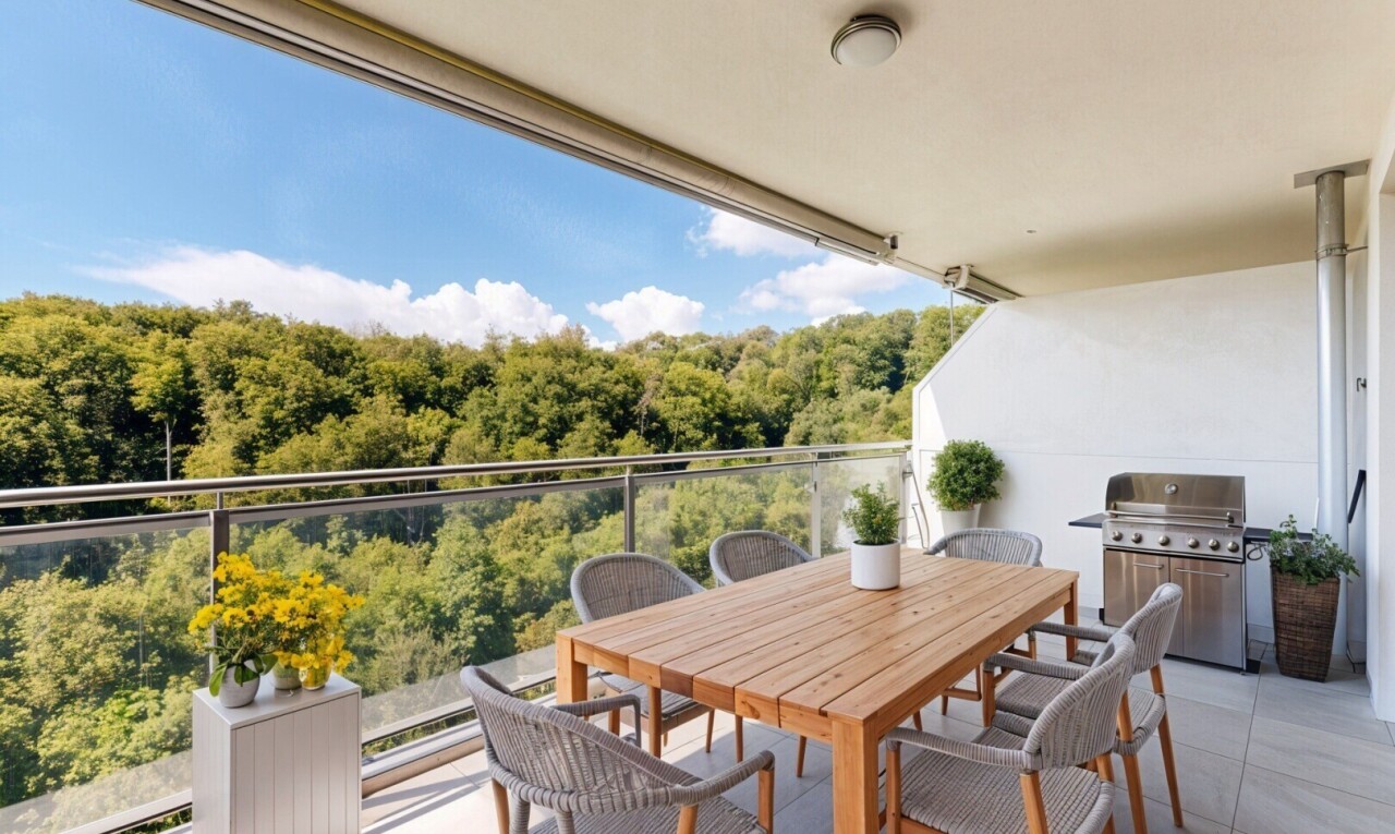 terrasse avec forest view, vue sur la forêt, from property, et day time