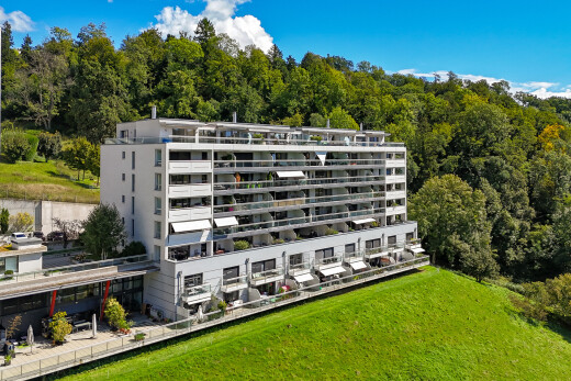 extérieur du bâtiment avec day time, vue sur le complexe d'appartements, et apartment complex view