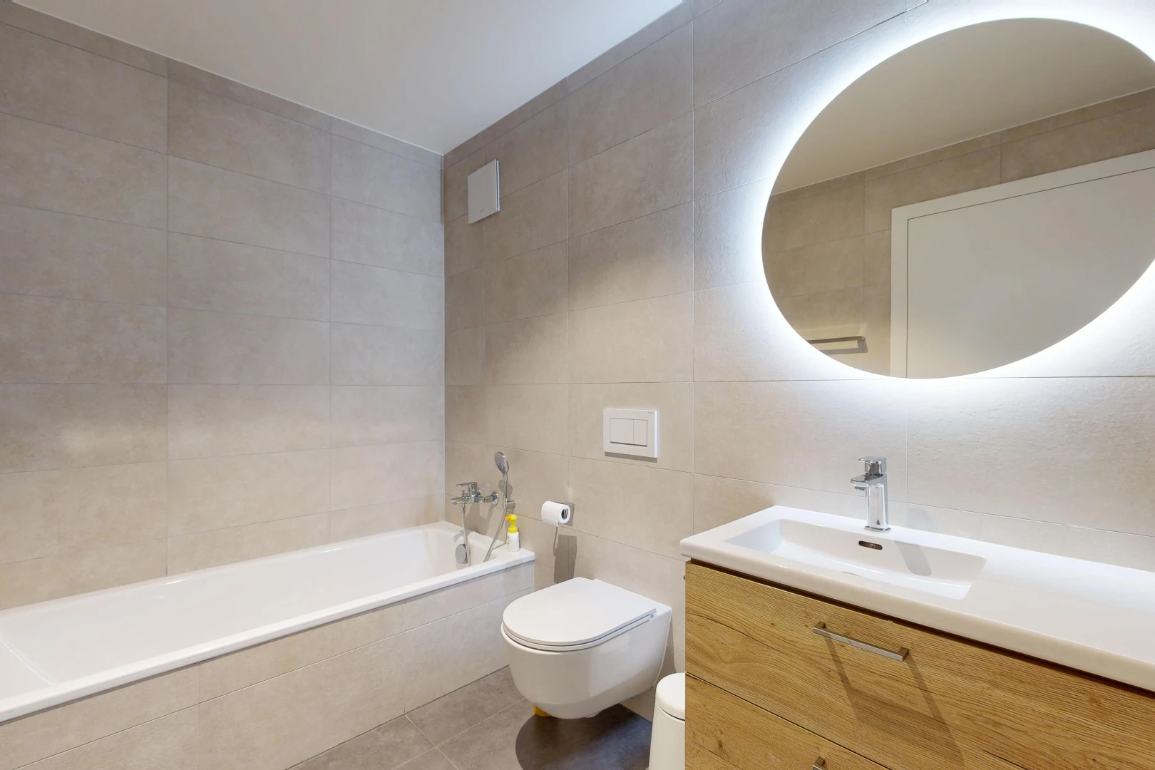 bad mit tile wall, fliesenwand, bad, komplettes badezimmer, und schminktisch