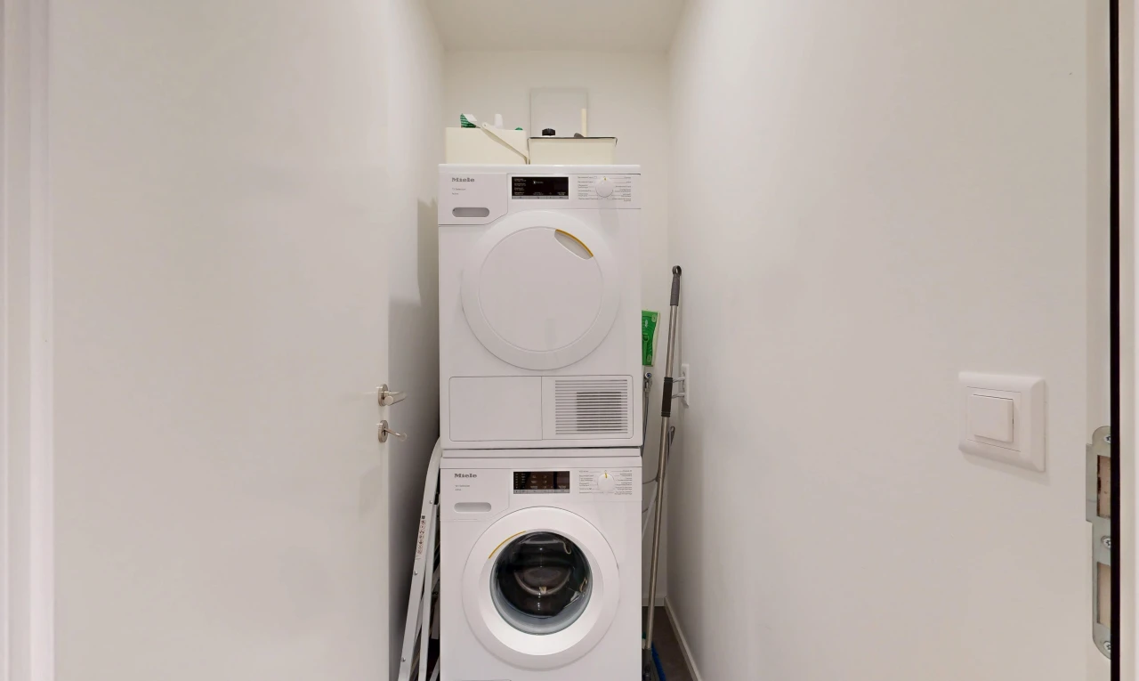 wäschekammer mit waschturm, drywall, gipskartonwand, inside property, und wäscherei