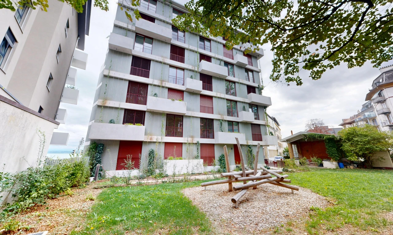 außenansicht mit apartment complex view, blick auf wohnanlage, from community, und overcast