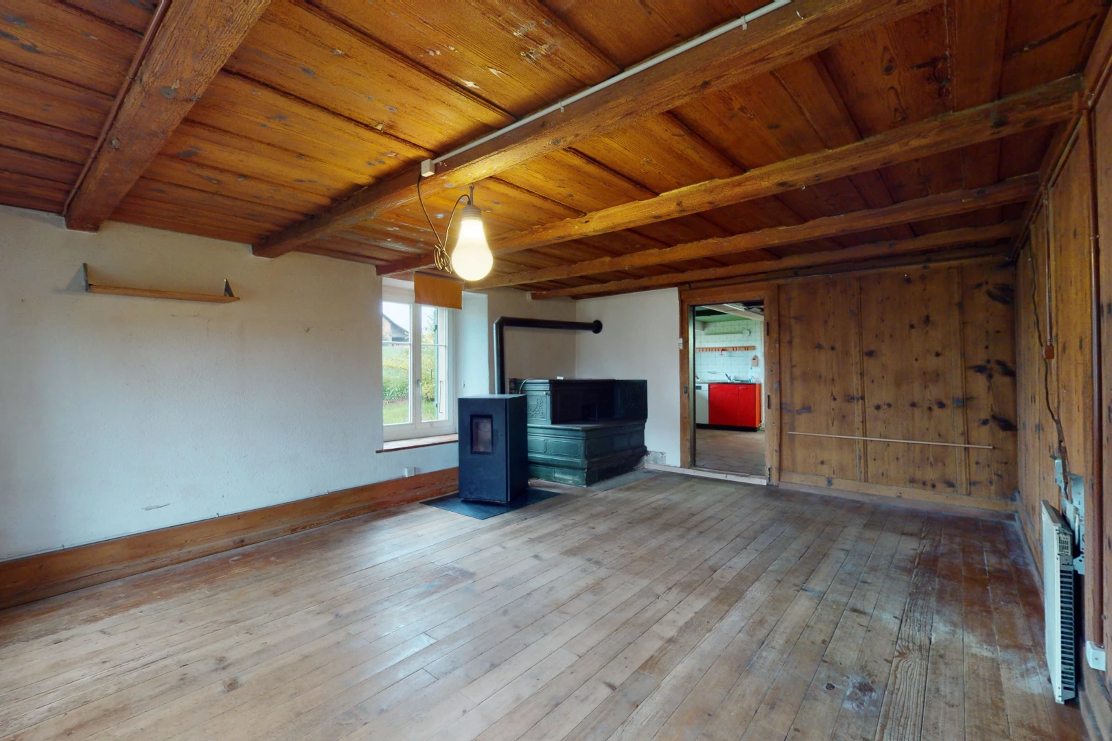 wohnzimmer mit hartholzböden und natürlichem licht