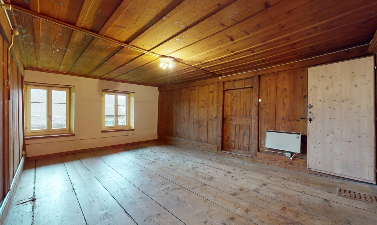 ersatzzimmer mit holzböden und natürlichen licht