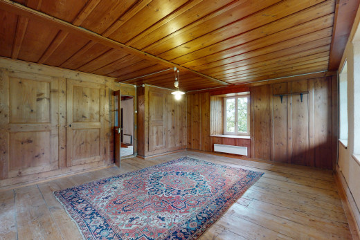 innenraum mit holzböden und natürlichen licht