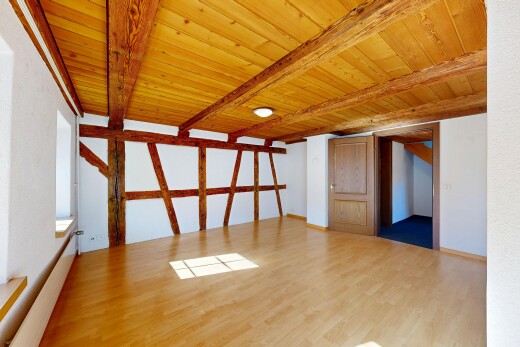 leerer raum mit wood finish floor, holzfußboden, inside property, drywall, und gipskartonwand