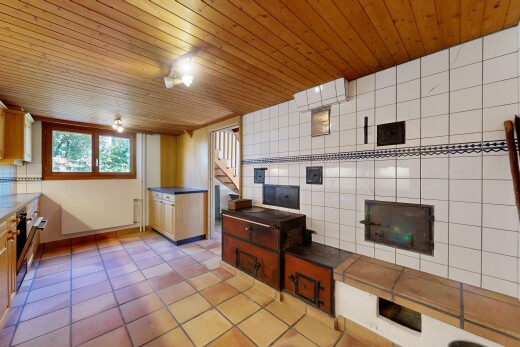 küche mit inside community, tile floor, natural light, natürliches licht, und küchenrückwand beim Herd