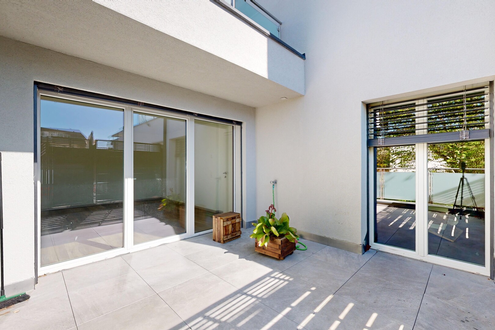 terrasse avec property visible