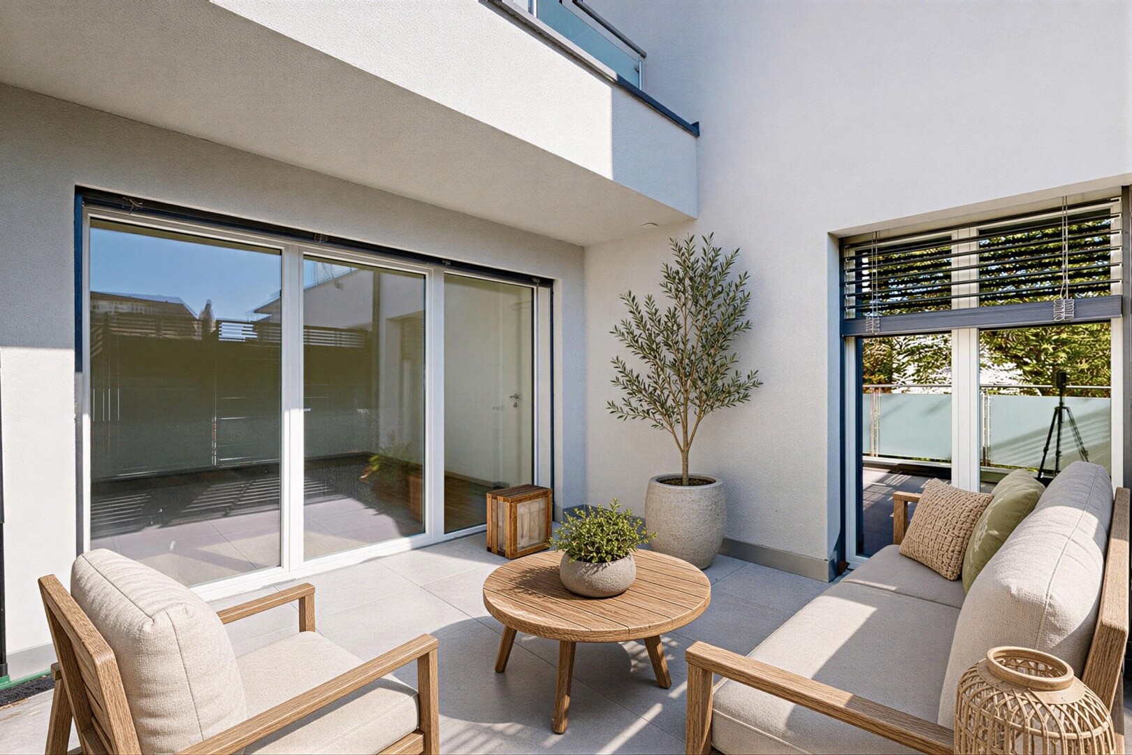 terrasse avec property visible