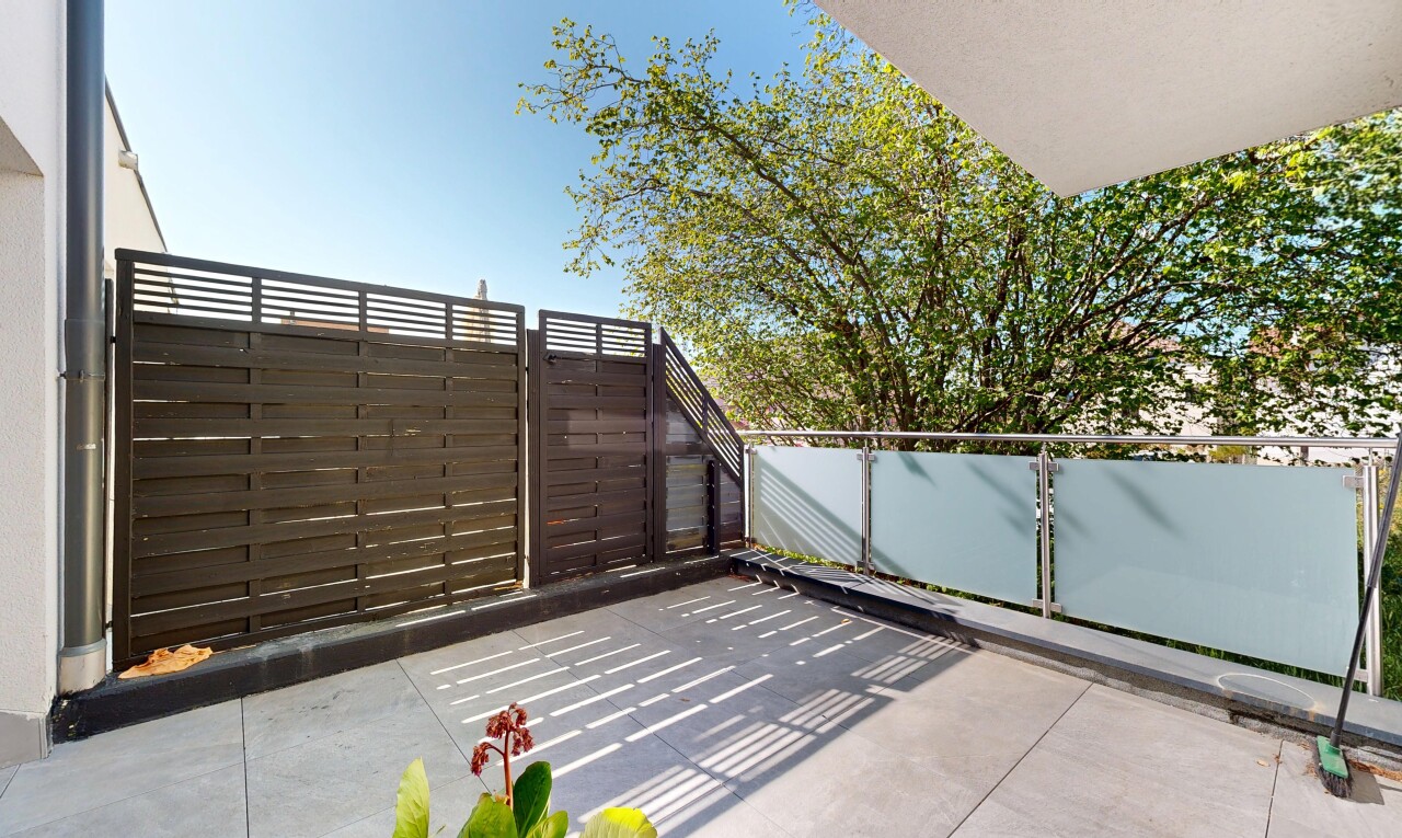 terrasse avec day time, clôture, et from property