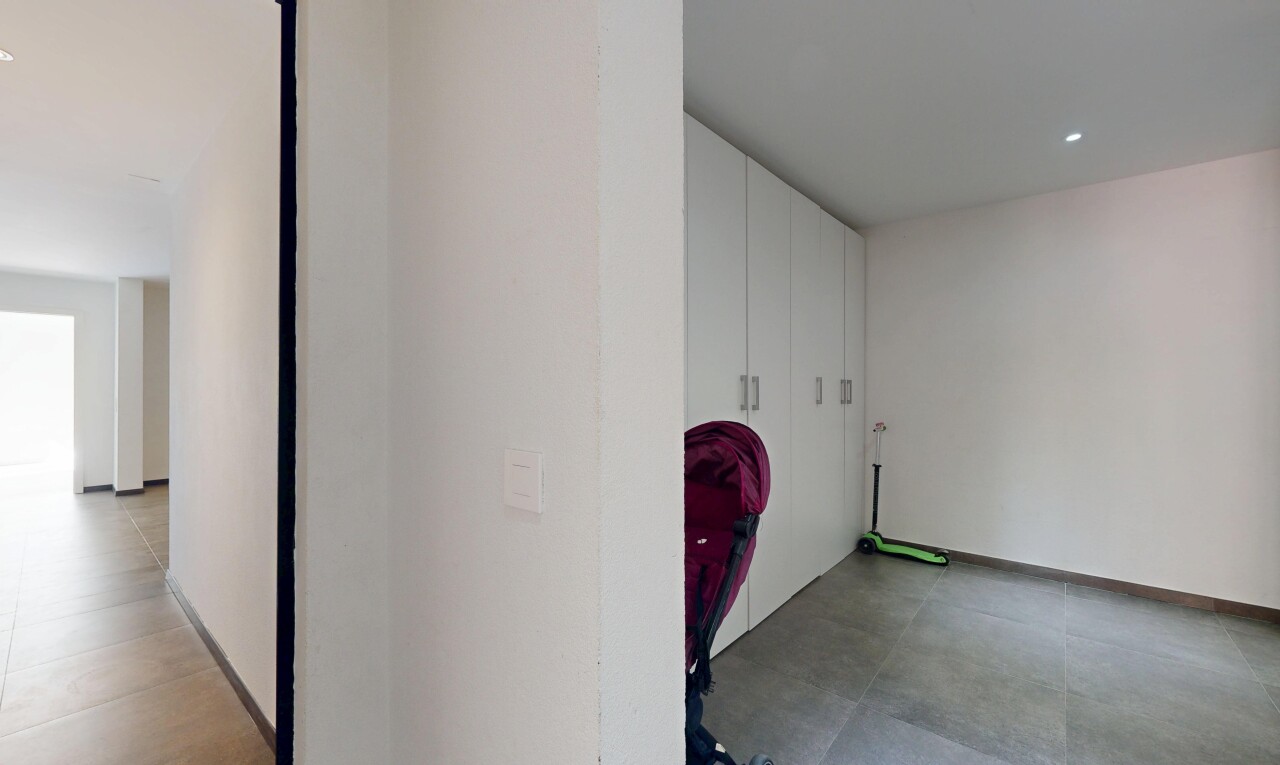 pièce vide avec inside property, drywall, cloison sèche, baseboards wall, et plinthes murales