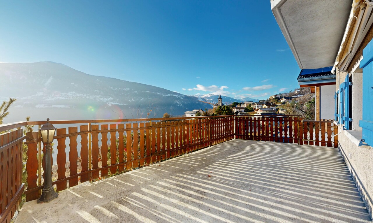 balcon avec vue sur la montagne, mountain view, day time, terrasse, et from property