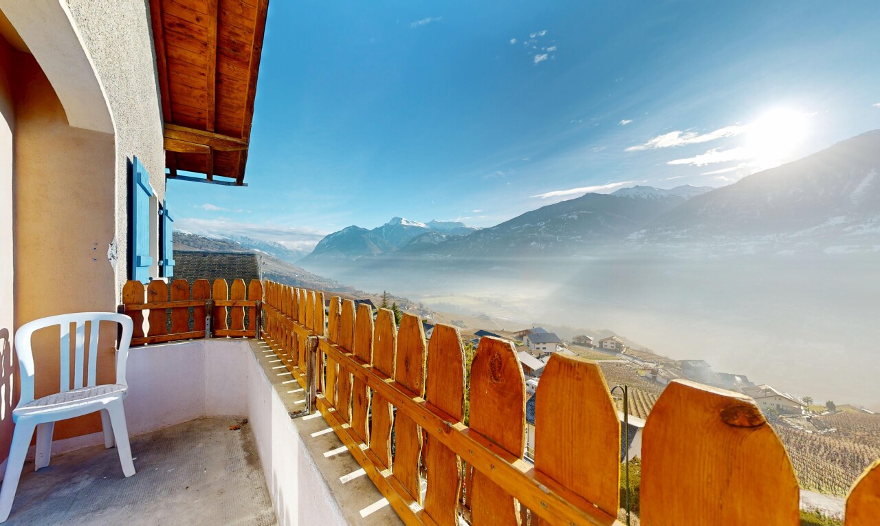 balcon avec day time, from property, et balcon