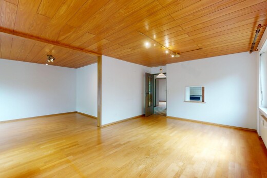 leerer raum mit holzdecke, wood ceiling, gipskartonwand, drywall, und inside property