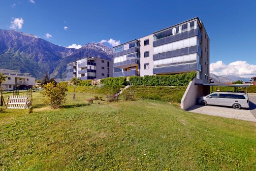 extérieur du bâtiment avec mountain view, vue sur la montagne, day time, apartment complex view, et vue sur le complexe d'appartements