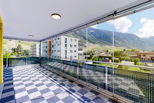 balcony featuring a mountain view