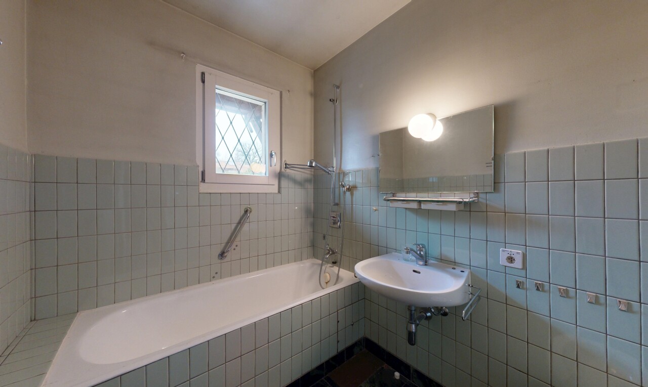salle de bains avec salle de bain complète, lumière naturelle, natural light, cloison sèche, et drywall
