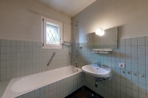 salle de bains avec salle de bain complète, lumière naturelle, natural light, cloison sèche, et drywall