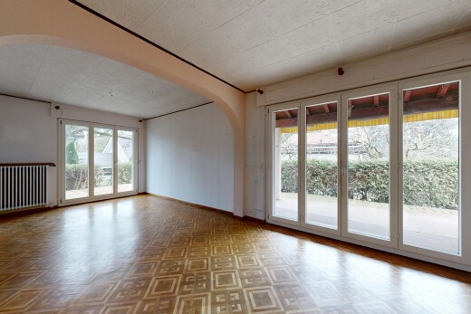 pièce vide avec radiateur, lumière naturelle, natural light, inside property, et cloison sèche