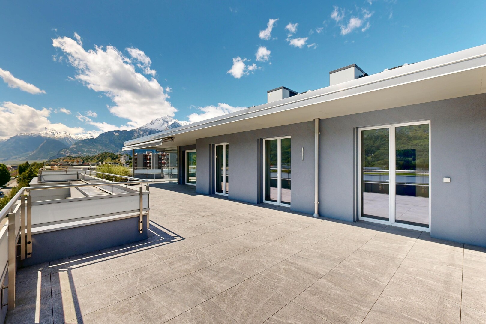 terrasse avec terrasse, mountain view, vue sur la montagne, day time, et from property