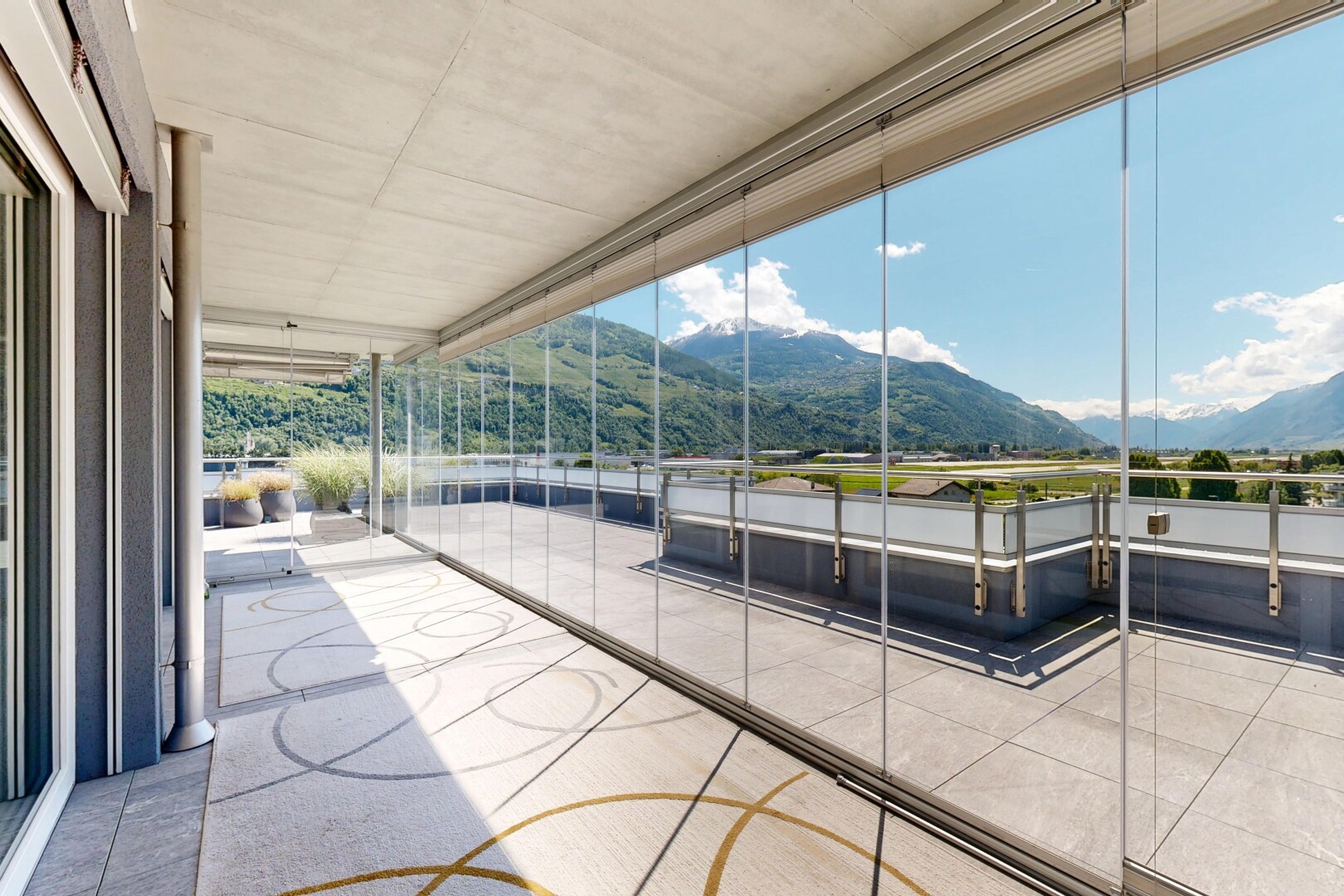 terrasse avec vue sur la montagne, mountain view, day time, et terrasse