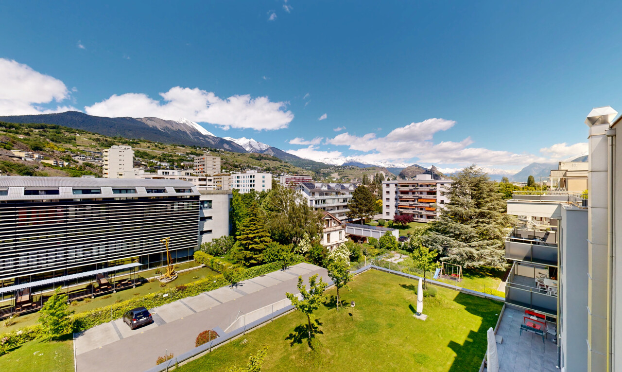extérieur du bâtiment avec mountain view, vue sur la montagne, et day time