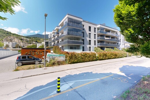 außenansicht mit day time, apartment complex view, blick auf wohnanlage, mountain view, und blick auf die berge