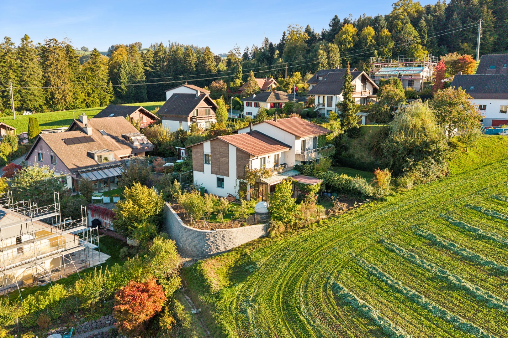 außenansicht mit neighborhood view, wohngebietblick, residential view, power lines view, und day time