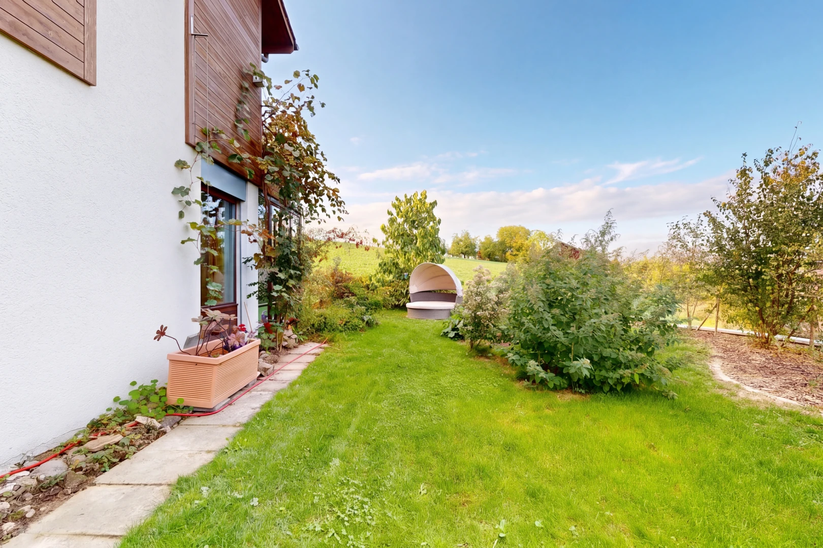 garten mit rasen, from property, und day time