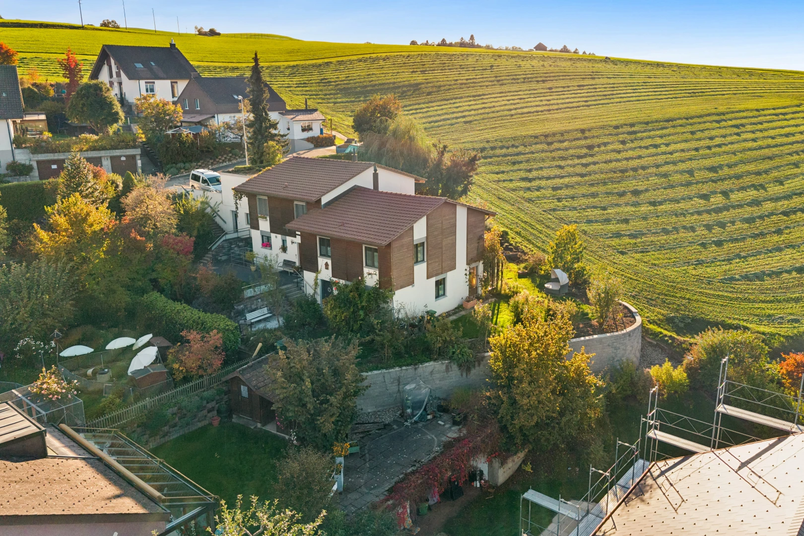 außenansicht mit ländliche aussicht, rural view, blick auf obstgarten/agrarland, orchard / agricultural view, und dock