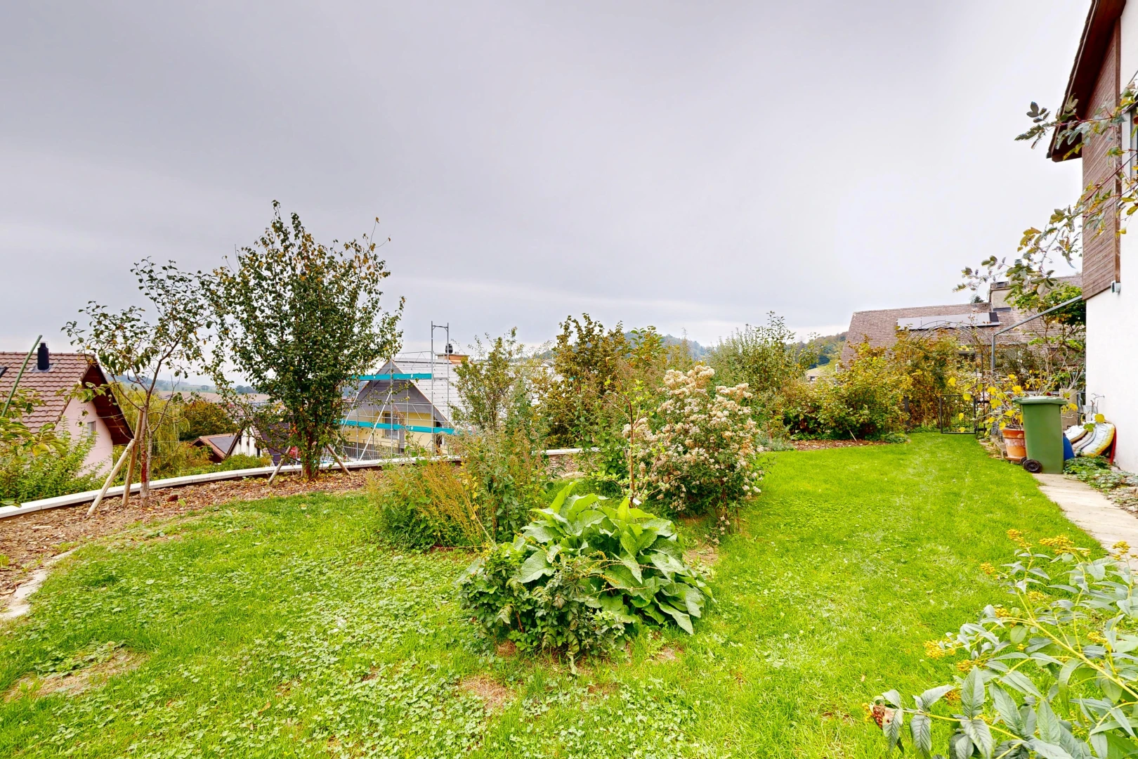 garten mit overcast, rasen, und from property