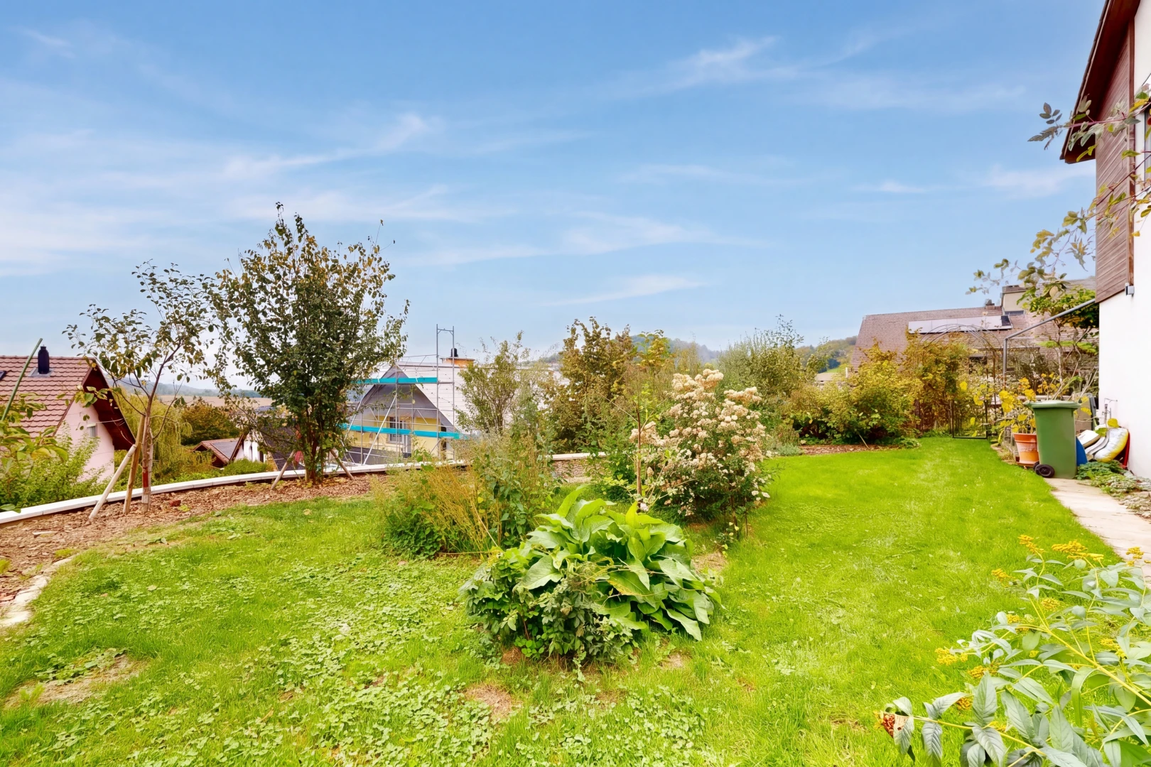 garten mit from property, rasen, und day time