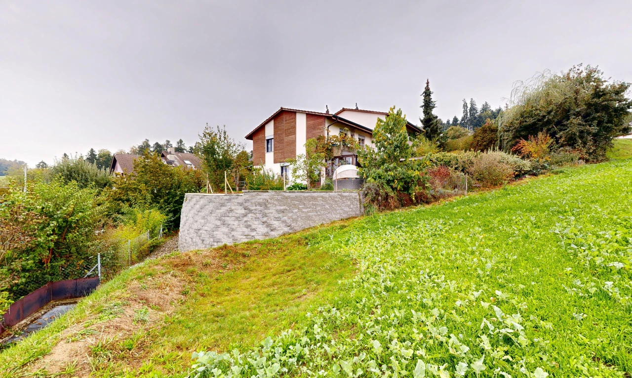 garten mit overcast, rasen, und property visible