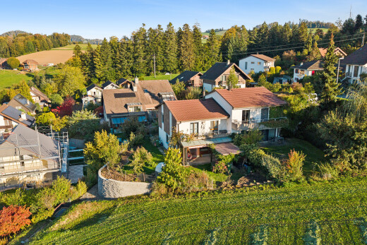 außenansicht mit neighborhood view, wohngebietblick, residential view, terrasse, und day time