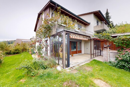 außenansicht mit balkon, property visible, overcast, rasen, und from property