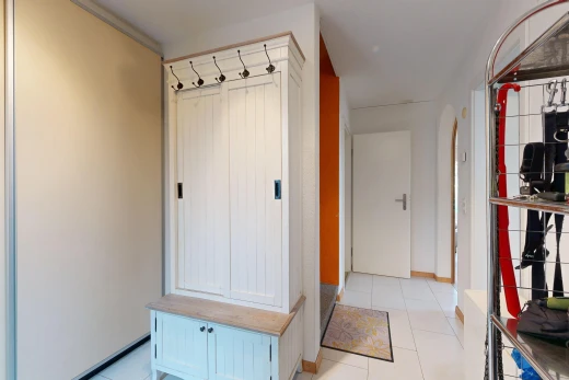 halle / korridor mit light floor, gipskartonwand, drywall, fliesenboden, und tile floor