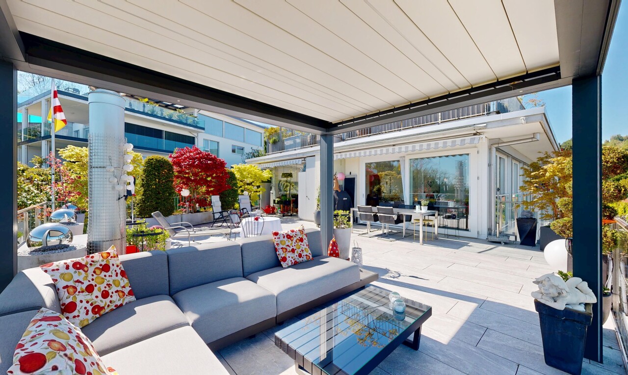 terrasse avec espace de vie extérieur, terrasse, day time, coin repas extérieur, et from property